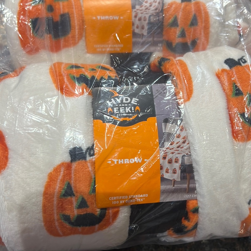 Brand new Halloween throw